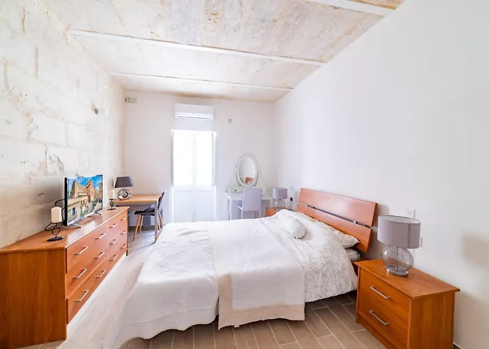 Townhouse Apartment *